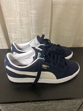 Men’s Puma Navy & White Suede Low-Top Sneakers size 9